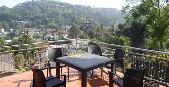 Kandy Hills Resort - Kandy - Parveke