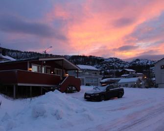 Two bedroom cabin Sea and Mountain view - Stonglandseidet - Edificio