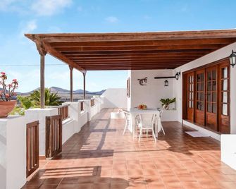Stunning Villa Casa Concha with Mountain View, Sea View, Wi-Fi, Garden - Teguise - Balcón