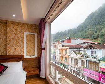 Saparis Station Hostel & Travel - Sa Pa - Balcony