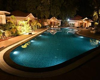 Neelam Foresteria Resort - Pachmarhi - Pool