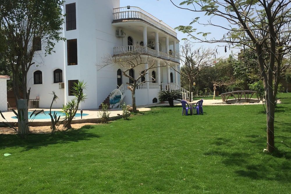 Villa Sarah, lush green and serine - الجيزة - مبنى