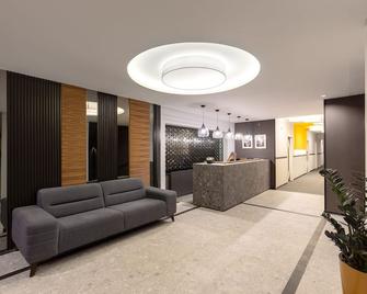 Hotel Bohemian Garni - Skadarlija - Belgrade - Front desk