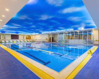 Mingyuan Newtime Hotel - אורומצ'י - בריכה
