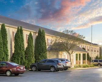 Super 8 by Wyndham Maumee Perrysburg Toledo Area - Maumee - Toà nhà