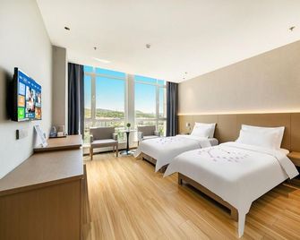 Hengyu Hotel (Weihai North Station Torch Eighth Street) - Weihai - Bedroom