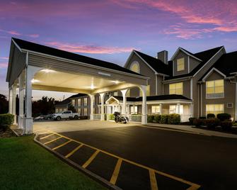 Red Roof Inn & Suites Knoxville East - Knoxville - Edificio