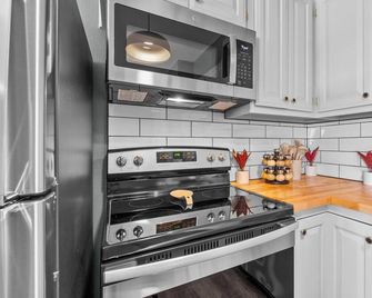 2Bdrm Stay in Downtown Cape, Walkable, Laundry - Cape Girardeau - Cocina