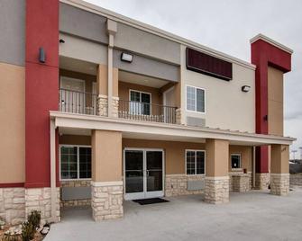 King Bed Non Smoking - Scottish Inns, Budget Stay, Free Continental Breakfast - White Settlement - Budova