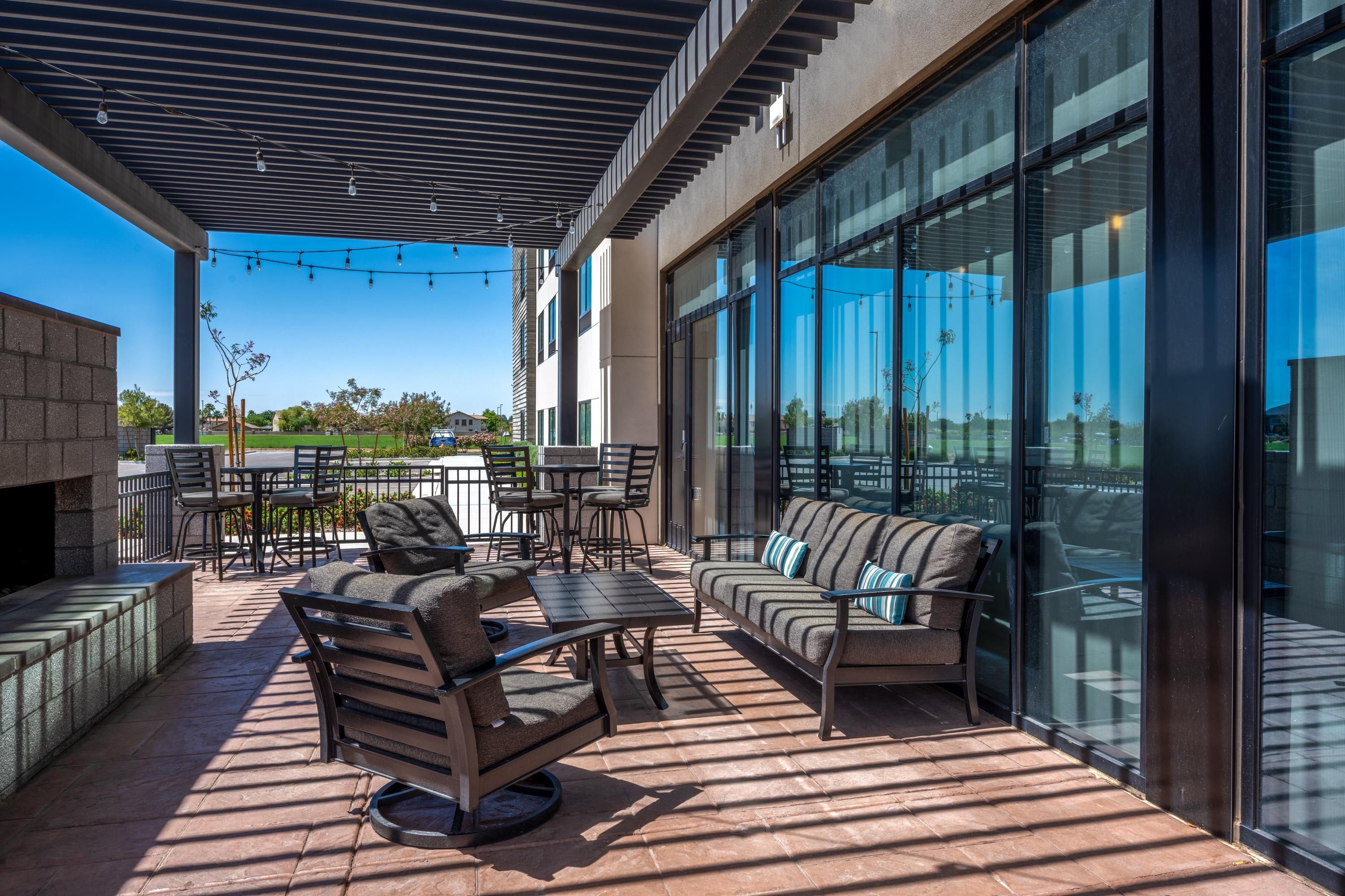 Holiday Inn Express & Suites - Gilbert - Mesa Gateway Airport - Gilbert - Balkon