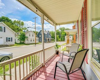 1 Mi to Historic District! Retreat in Bennington - Bennington - Balkon