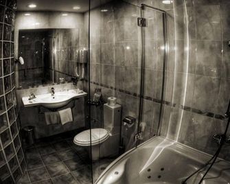 Hotel Lav Vukovar - Vukovar - Bathroom