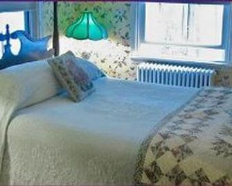 Castlemaine Inn - Bar Harbor - Bedroom