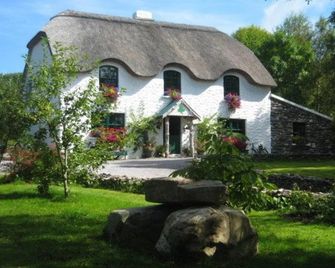 Lissyclearig Thatched Cottage - Kenmare - Building