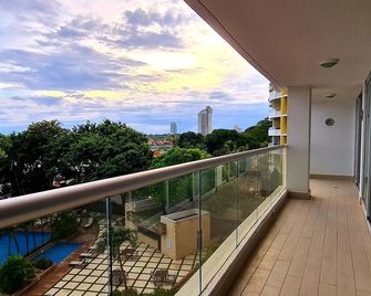 Totally Beachfront at Bahia, Amazing Prices, Luxurious, Resort-style Amenities - Nueva Gorgona - Balcón
