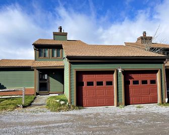 Lands End 4 BR Condo: 5 mins walk to the Village - Snowshoe - Building