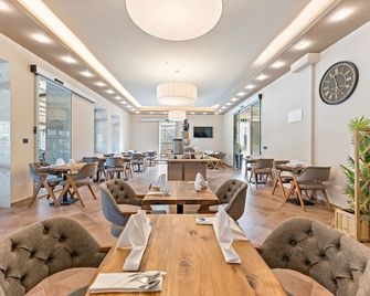 Hotel Dua Residence - 波雷奇 - 餐廳