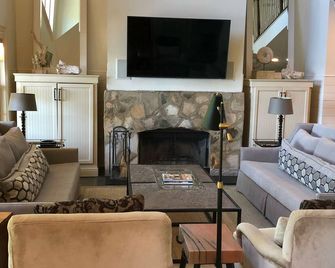 Beautiful Lake Martin 5brgreat Central Location - Tallassee - Living room