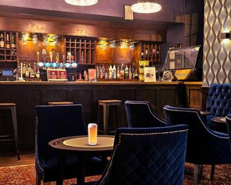 Crown Hotel Stone - Stone - Бар