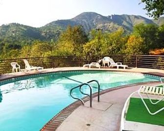 Sierra Lodge - Three Rivers - Pool