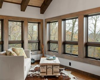 Promo 5% Weekly/15% Monthly Discount Union Cross Between The Blue Ridge - Clyde - Living room