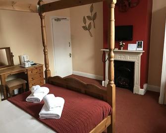 Railway Hotel - Faversham - Bedroom