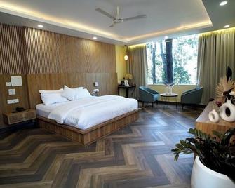 The Green Icon Resort - Rani Pokhri - Bedroom