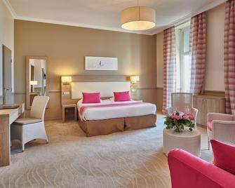 Hôtel Vacances Bleues Royal Westminster - Menton - Bedroom