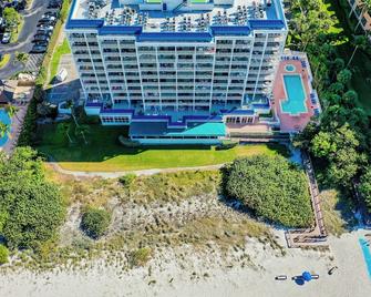 Steps Away From The Soft, White, Sandy Beaches Of Beautiful Marco Island!! - Marco Island - Building