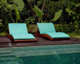 Spicepeek Boutique Hotel Cmb Airport - Katunayake - Bazén