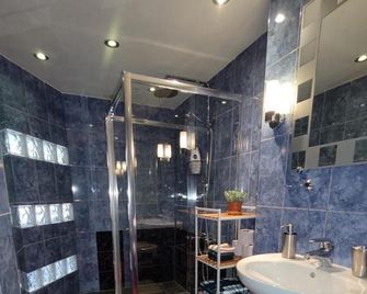 Jordaan Canal View Apartment - Amsterdam - Bathroom