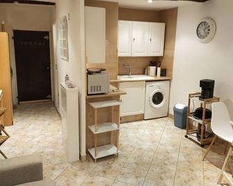 Studio Pour Deux Personnes a 400 Mètres du Centre du Village - Cotignac - Kitchen