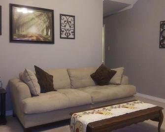 The Residence of Geographers - Diamondhead - Living room