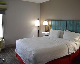 Best Western Plus Clinton/Jackson - Clinton - Bedroom