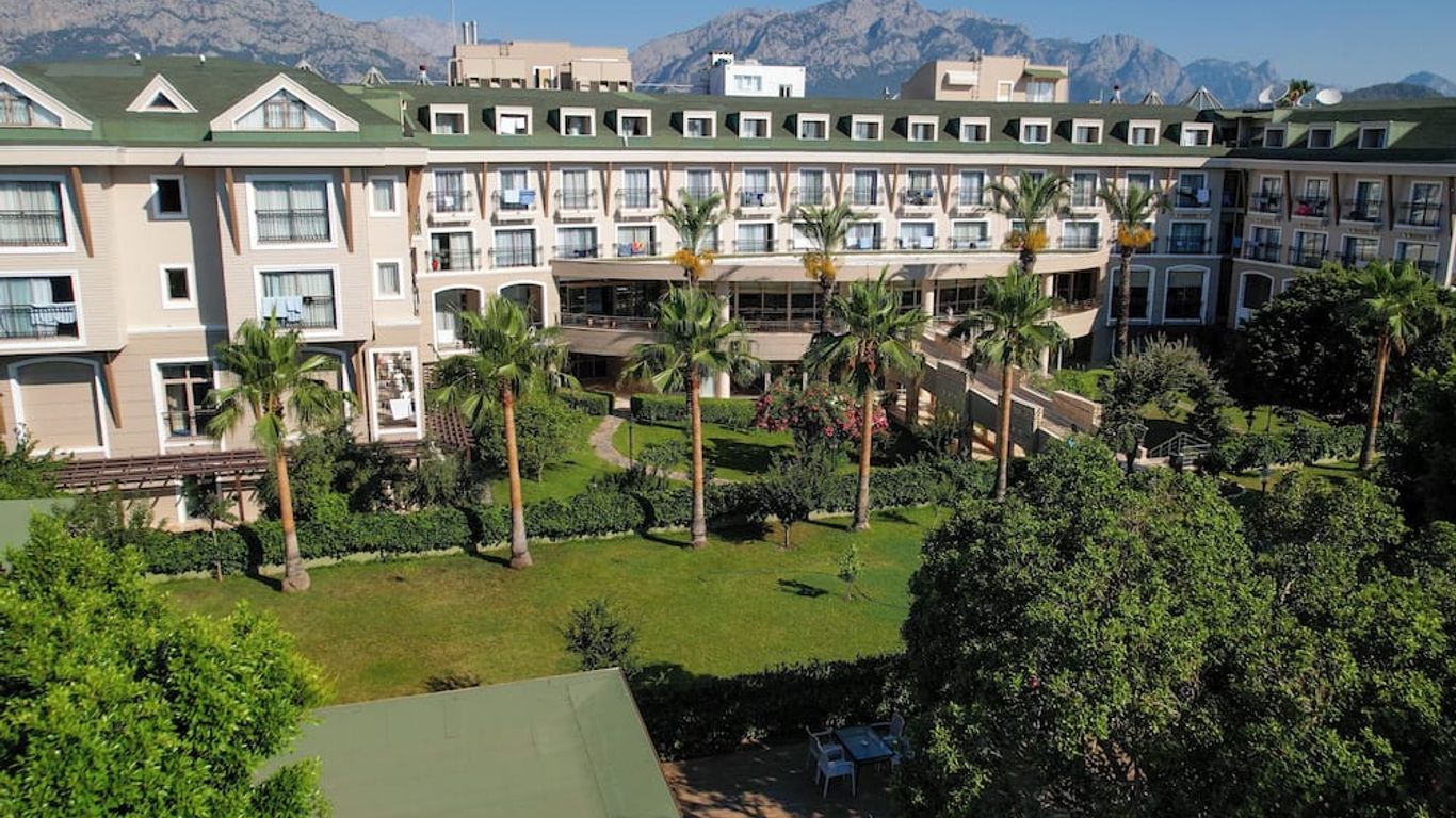 Novia Lucida Beach Hotel