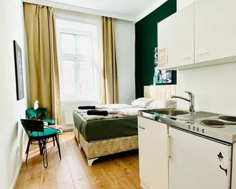 8 Fully Equipped Studio shared Apt w Terrace Margareten - Vienna