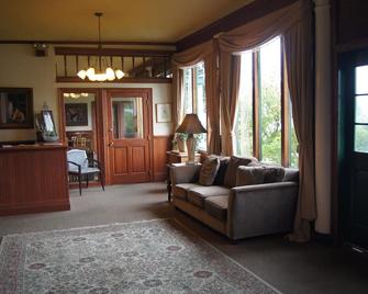 Hotel Halsingland - Haines - Living room