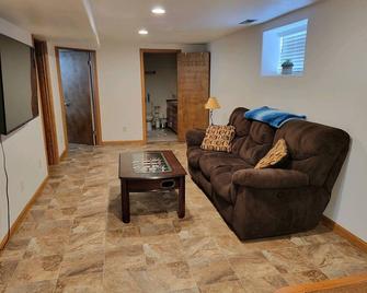 4 bedrooms 3 bath, Tranquil Home, Master suite & Jet tub, Mins from Hot Springs - Thermopolis - Wohnzimmer
