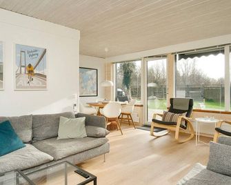 4 person holiday home in Holbæk-By Traum - Holbæk - Living room