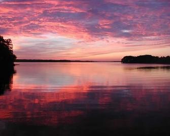 Near Dam-Lake Front Estate w/ Large Dock, Private Ramp, and Beautiful Sunsets - Lexington - Outdoors view