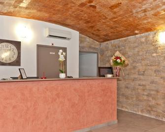 Hotel Riviera - Bastia - Vastaanotto