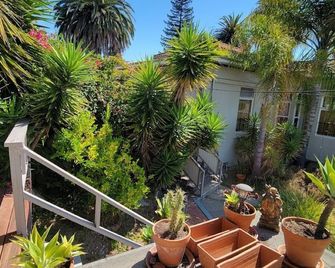 Lower apartment at 816 E 28th street. - Oakland