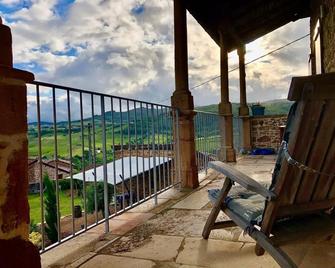 Au Petit Bonheur chez Bambina - Leynes - Balcón