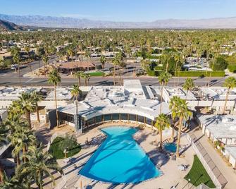 Mid-Century Modern Gem with a BBQ Patio - Palm Springs - Piscina