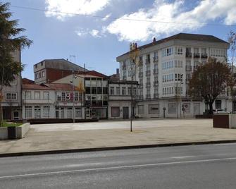 Arraigos - Mellid - Edificio