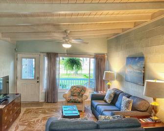 Sandy Toes A & B Whole Duplex - Jekyll Island - Living room
