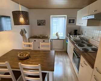 Quiet, Natural 34sqm Apartment In Half-Timbered House, Kassel-Harleshausen 2 People - Kassel - Kitchen