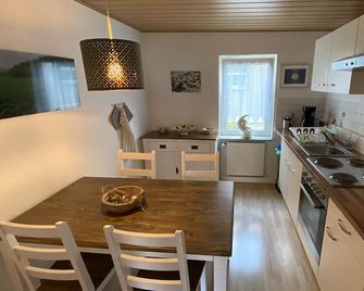 Quiet, Natural 34sqm Apartment In Half-Timbered House, Kassel-Harleshausen 2 People - Kassel - Kitchen