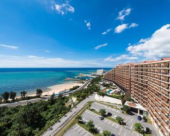 Kafuu Resort Fuchaku Condo Hotel - אונה - בניין