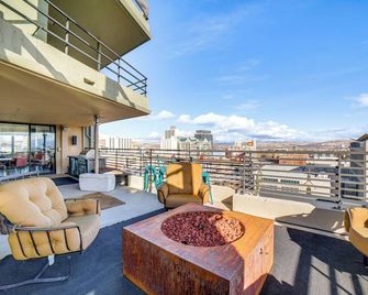 Luxe Dtwn Reno Penthouse about 3 Mi to Casinos! - Reno - Balcony